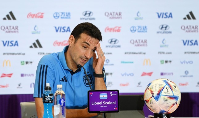 Rời sân lúc 2 giờ sáng, HLV Argentina chỉ trích FIFA