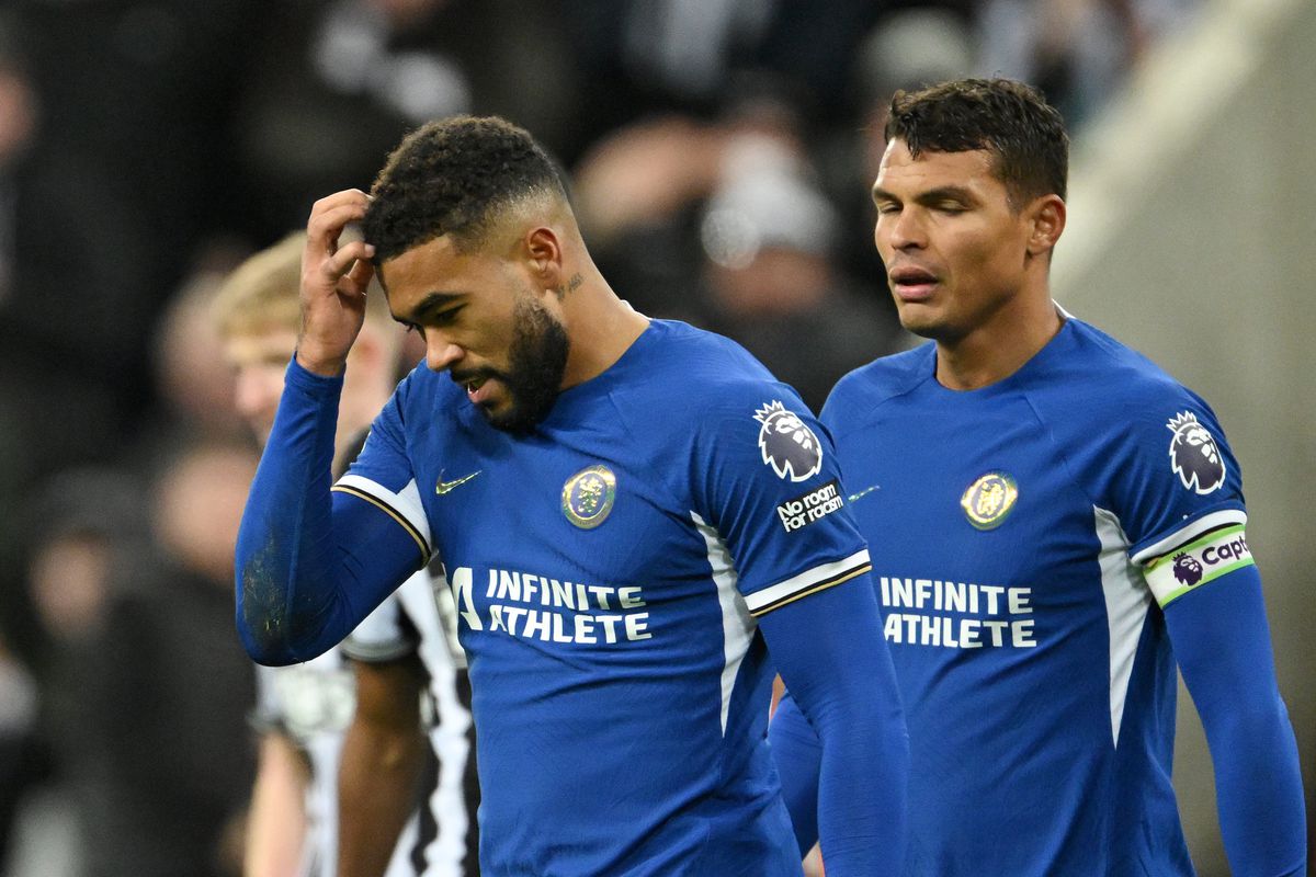 Ngoại Hạng Anh: Arsenal chiếm ngôi đầu của Man City, Chelsea thảm bại