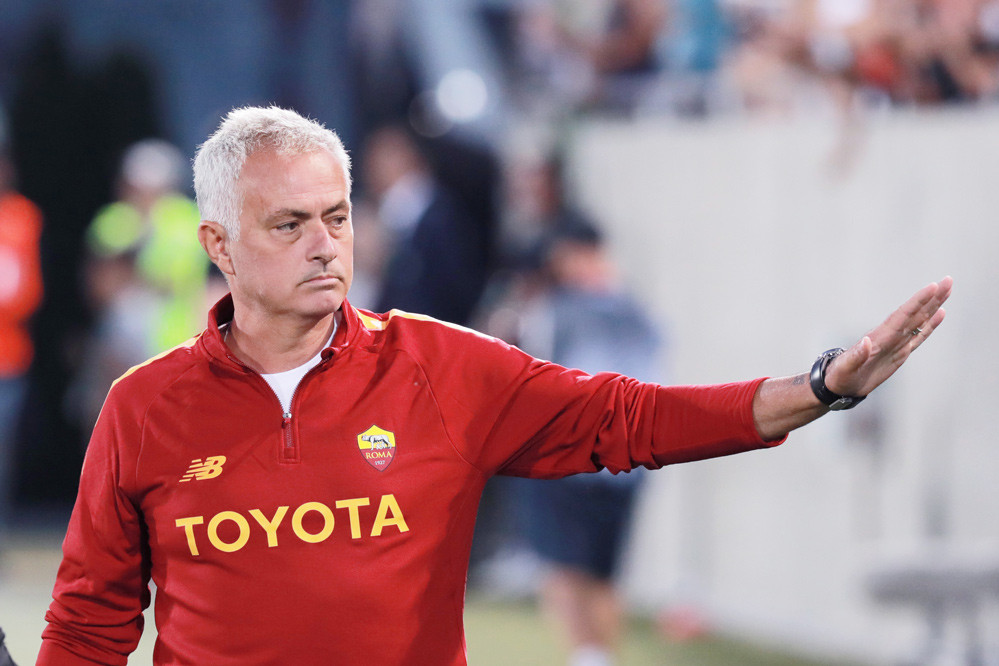 MU ký Diogo Costa giá hời, Mourinho đàm phán Al Hilal