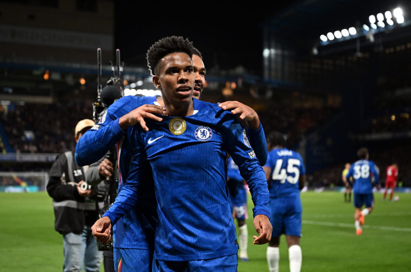 Premier League: Liverpool gục ngã trước Chelsea, Arsenal chiếm ngôi đầu