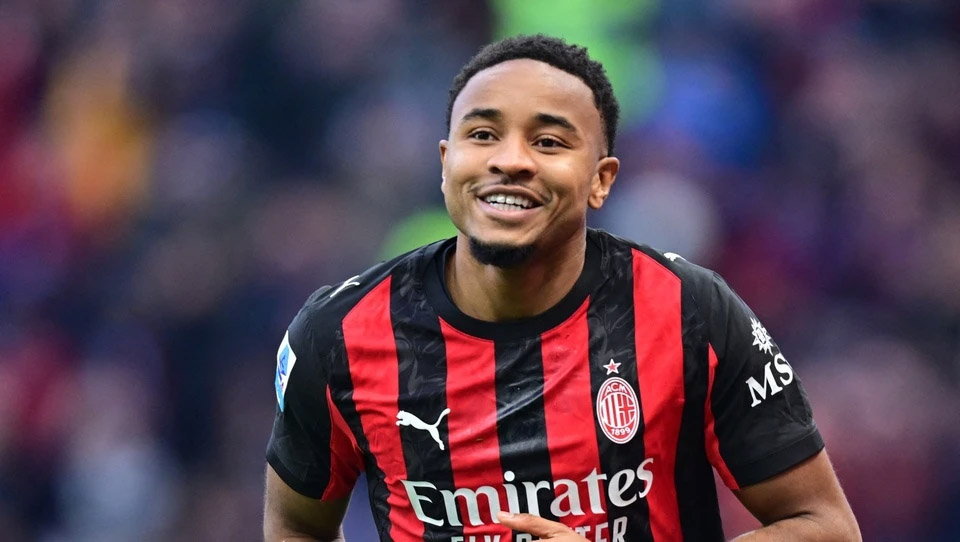 AC Milan bay cao