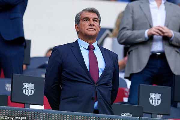 Chủ tịch Laporta tiết lộ sự thật về số nợ của Barcelona